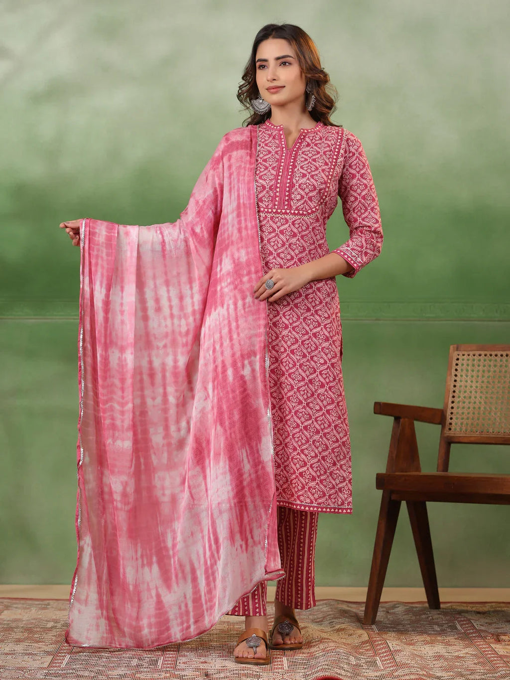 Pink Floral Print Round Neck Kurta Set for Women - SanskrutiHomes 