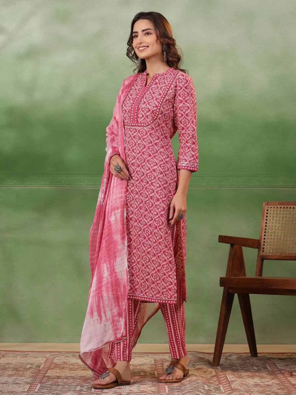 Pink Floral Print Round Neck Kurta Set for Women - SanskrutiHomes 