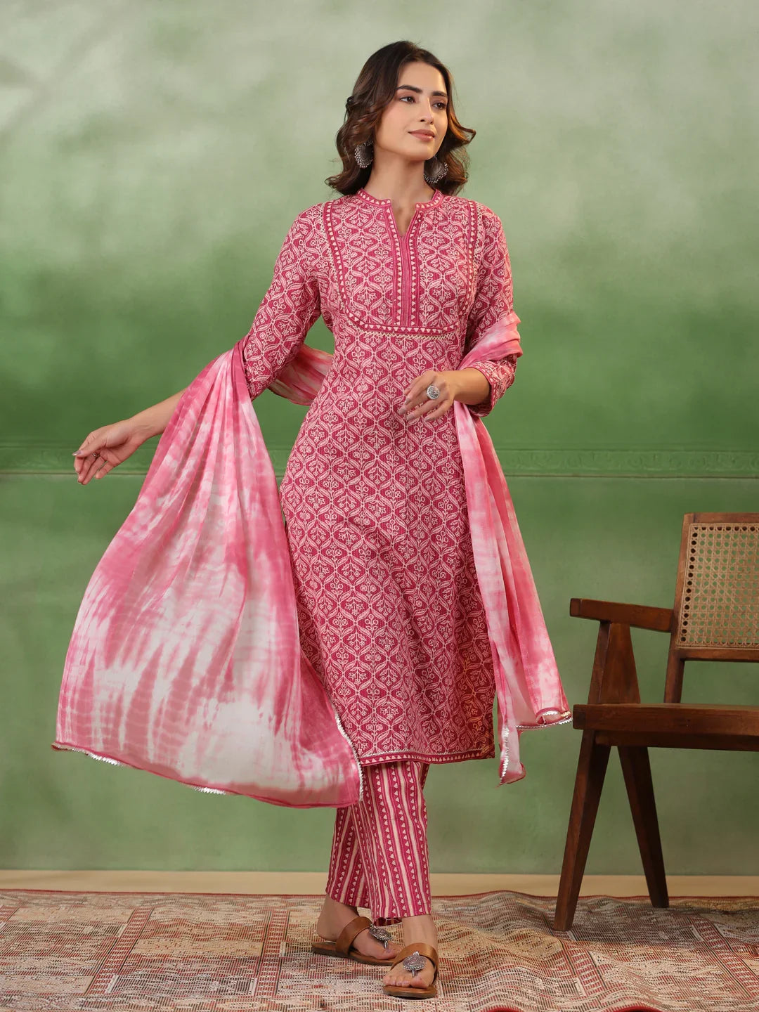 Pink Floral Print Round Neck Kurta Set for Women - SanskrutiHomes 