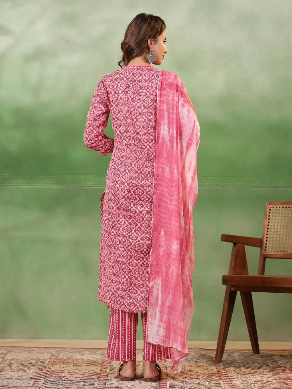 Pink Floral Print Round Neck Kurta Set for Women - SanskrutiHomes 