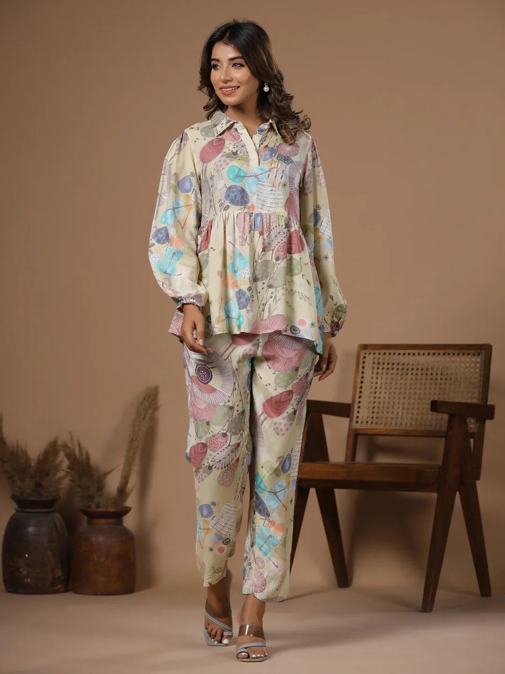 Women' s Floral Printed Silk Blend Straight Kurta with Trousers - SanskrutiHomes 