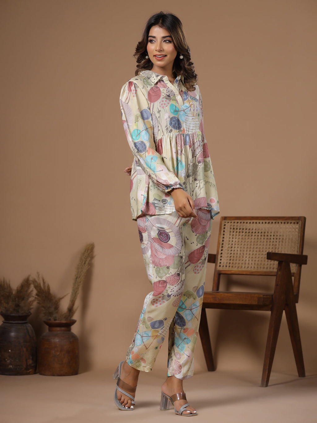 Women' s Floral Printed Silk Blend Straight Kurta with Trousers - SanskrutiHomes 