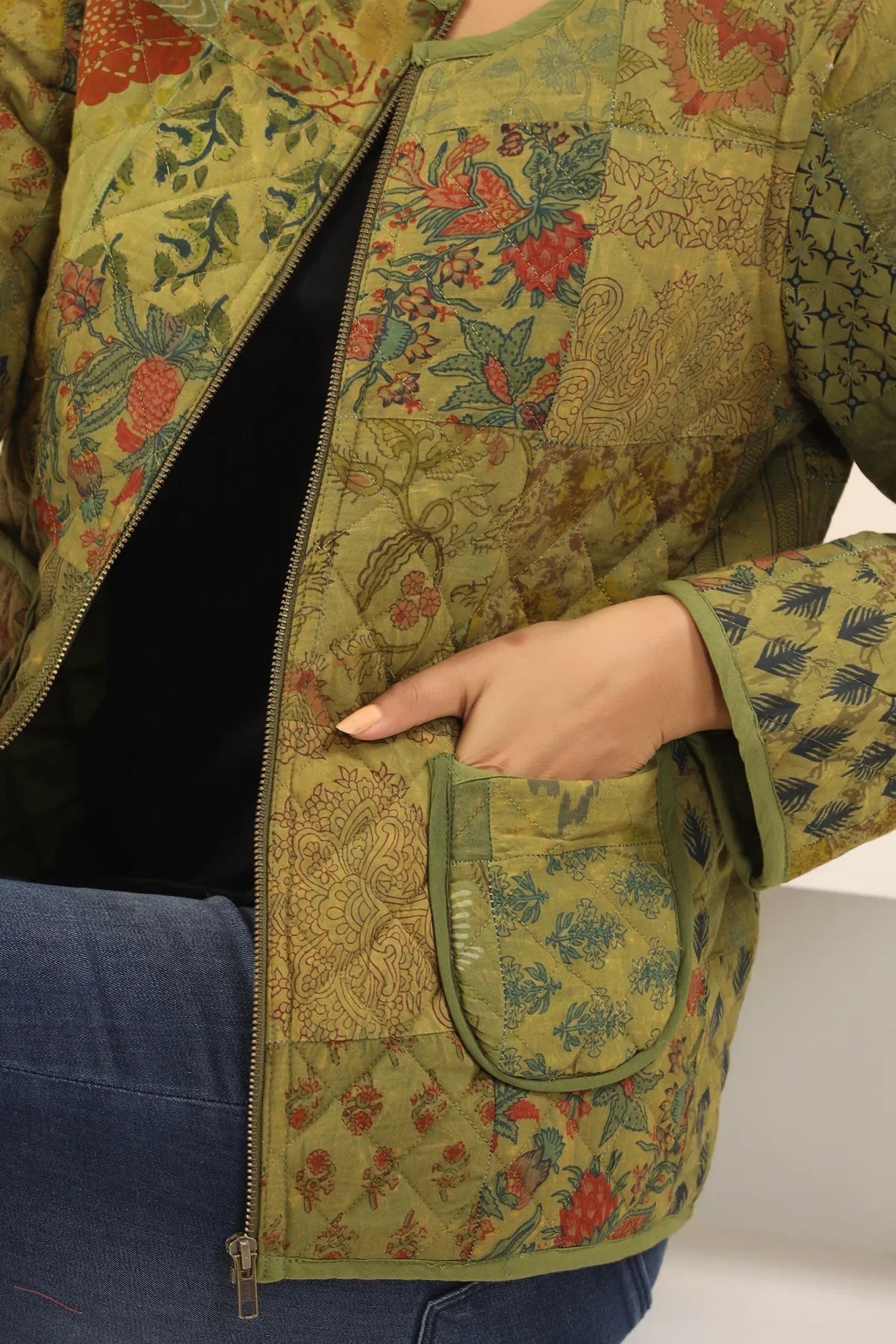 Printed women quilted jacket - SanskrutiHomes 