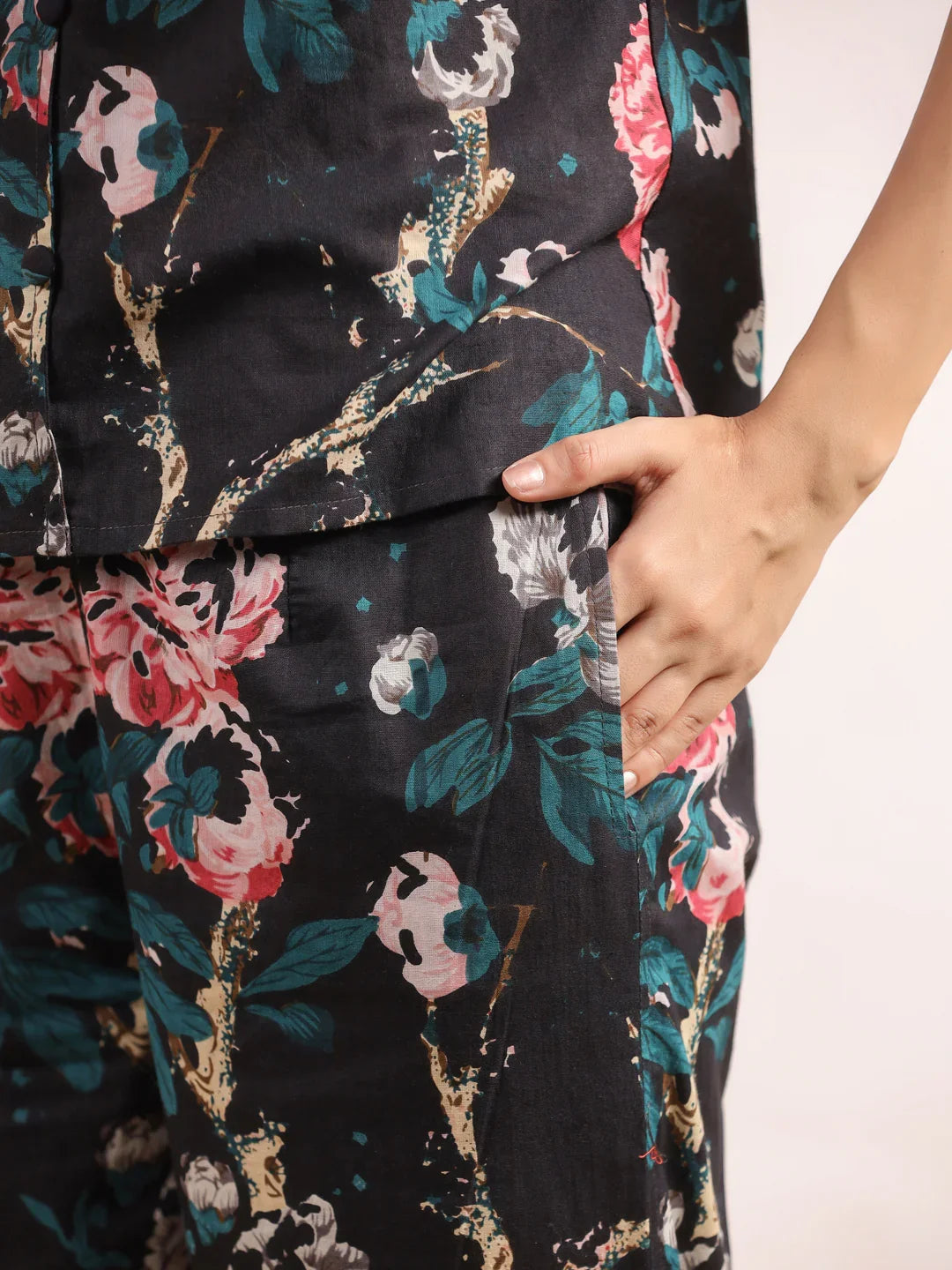 Black floral printed Cotton Printed Night Suit Set with Pajama - SanskrutiHomes 